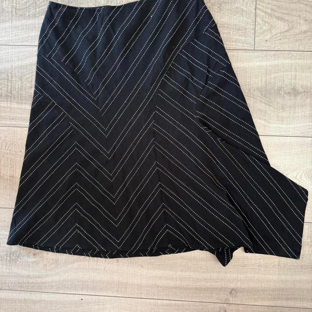 Nygård Collection black chevron stripe skirt‎ (14)
